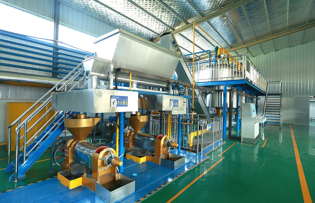 Animal oil refining equipment